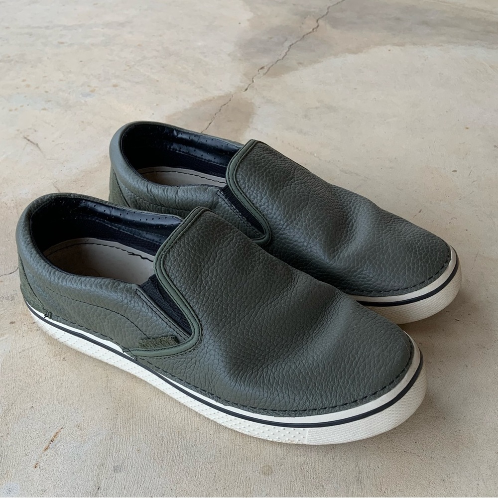Crocs Men's Hover Leather Slip On Loafer Sneakers - Army Green- size 12 -l